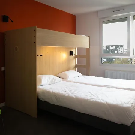 Cis Le Spot Hostel *