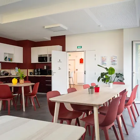 Cis Le Spot Hostel
