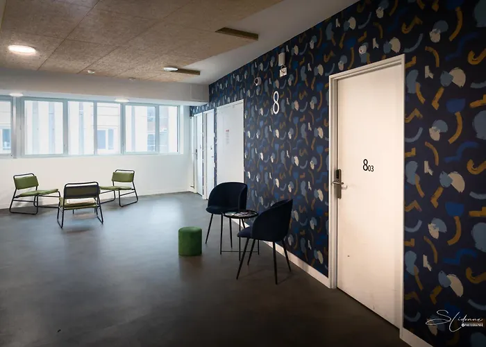 Cis Le Spot Hostel *