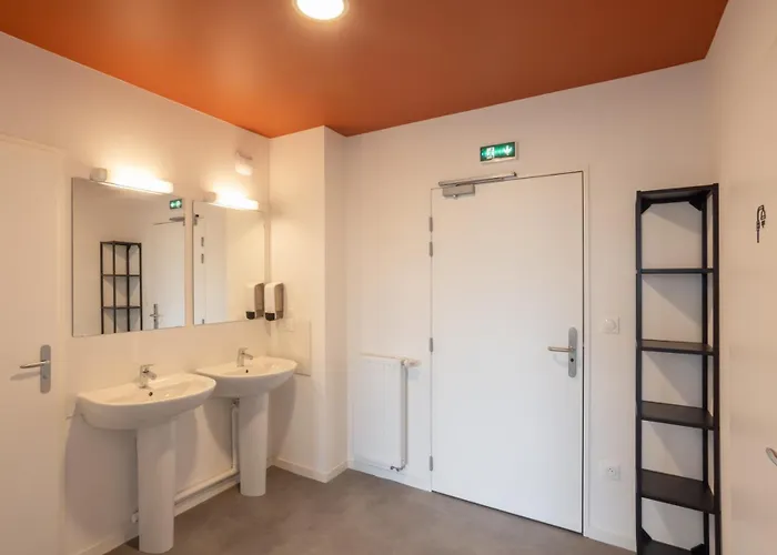 Hostal Cis Le Spot Nantes