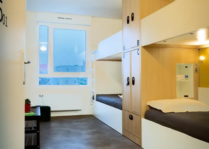 Hostal Cis Le Spot *